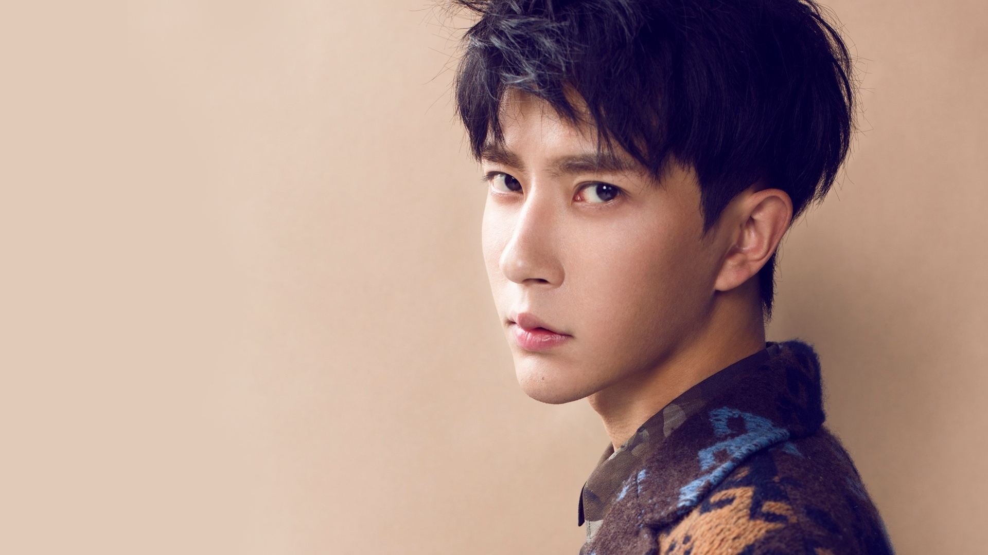 “校园足球推广计划持续推进,青少年运动热情高涨”,校园足球的推广