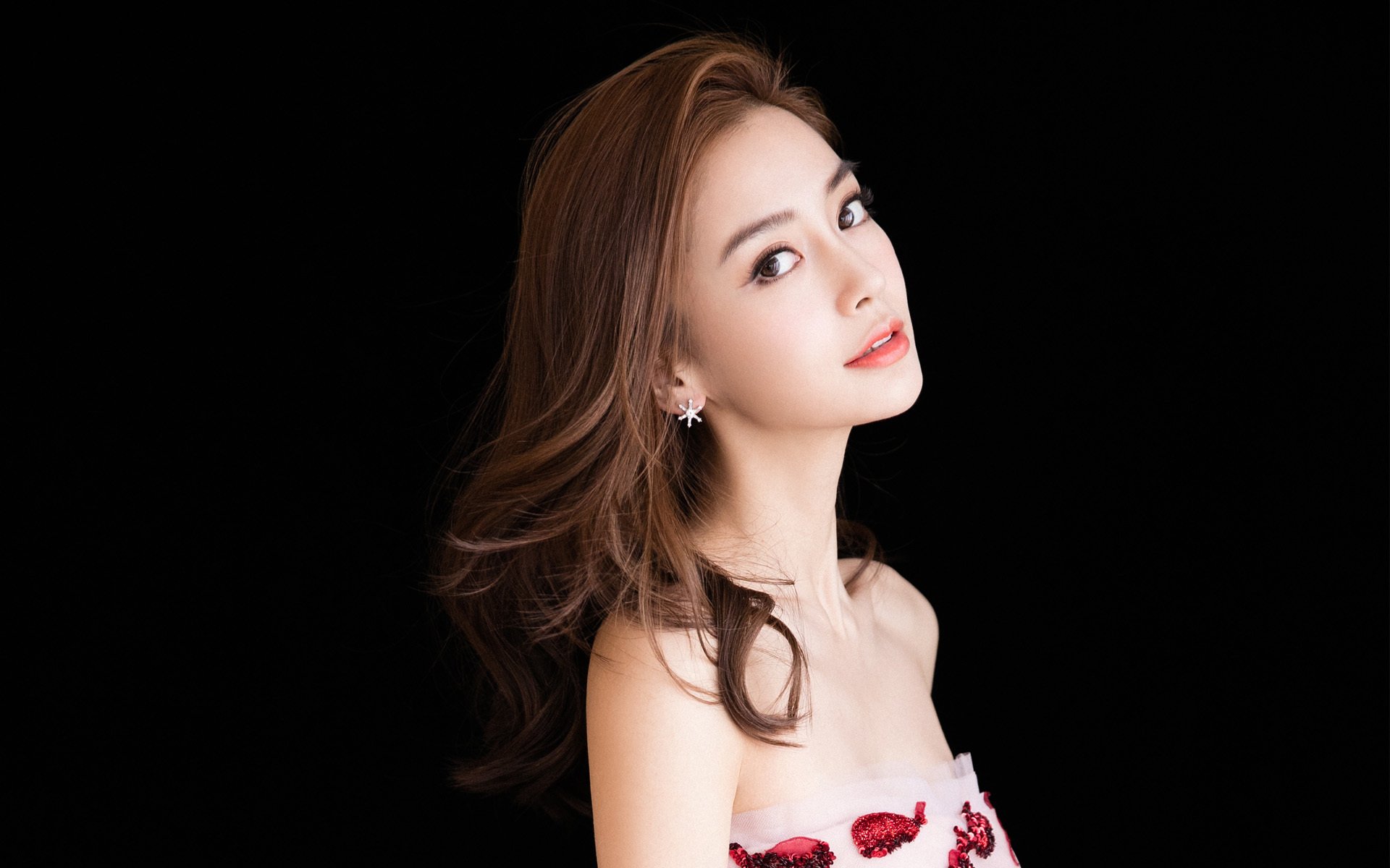 “西甲冠军争夺愈演愈烈,豪门难分胜负”,西甲冠军一览表