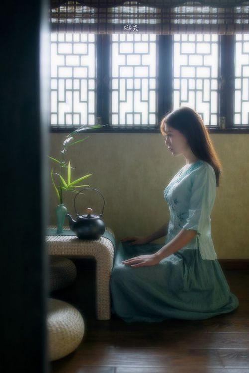 英格兰马术队在巴黎奥运会障碍赛团体决赛中获得铜牌,展现出色表现。