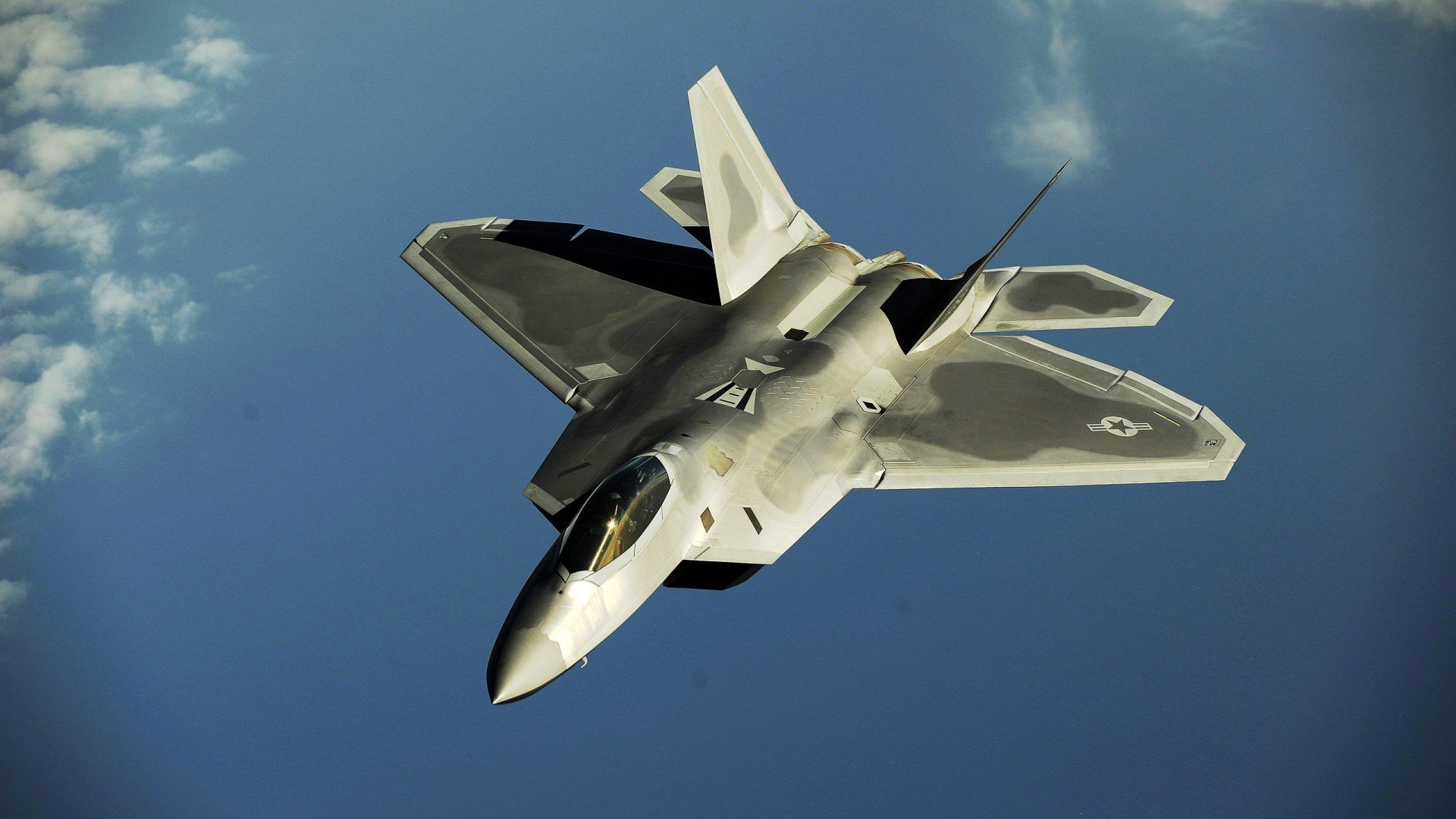 青少年的篮球热潮席卷全国，校园体育不断升温，青少年篮球训练体系