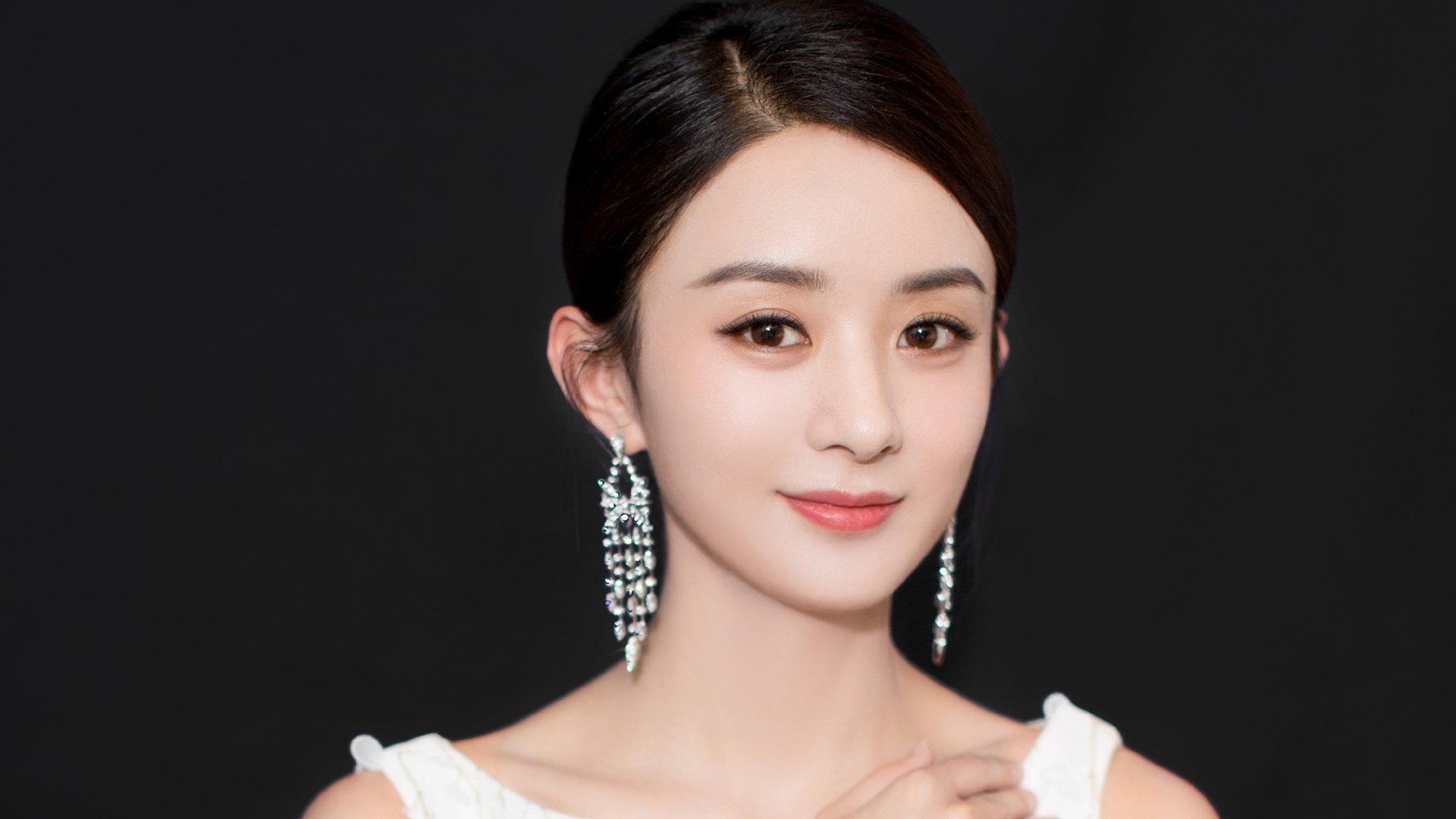 比赛现场掌声如潮,气氛火爆异常,赛场上的掌声